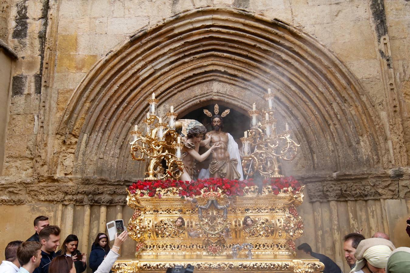 Jesús Resucitado y la Virgen de la Alegría cierran con dulzura la Semana Santa de Córdoba